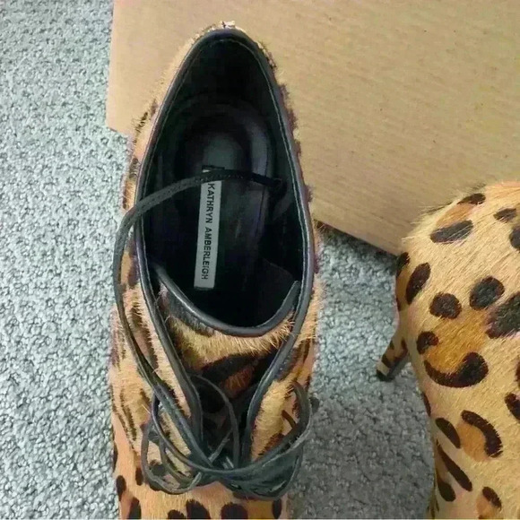 Kathryn Amberleigh leopard ankle boot size 8.5 in great condition whit box - Picture 5 of 7